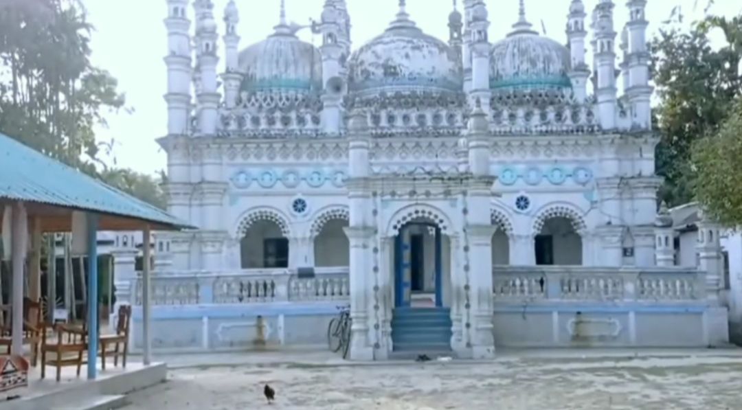 ইতিহাসের পাতায় হারিয়ে জামালপুর জমিদারবাড়ি ঐতিহ্যের স্মৃতি ধরে দাঁড়িয়ে আছে প্রাচীন স্থাপনা জামালপুর জমিদারবাড়ি জামে মসজিদ